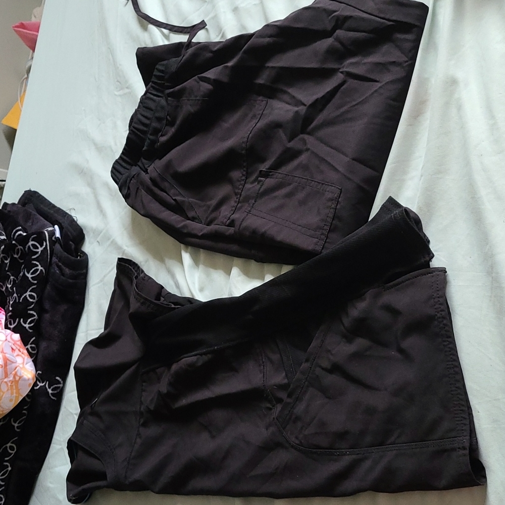Scrub set